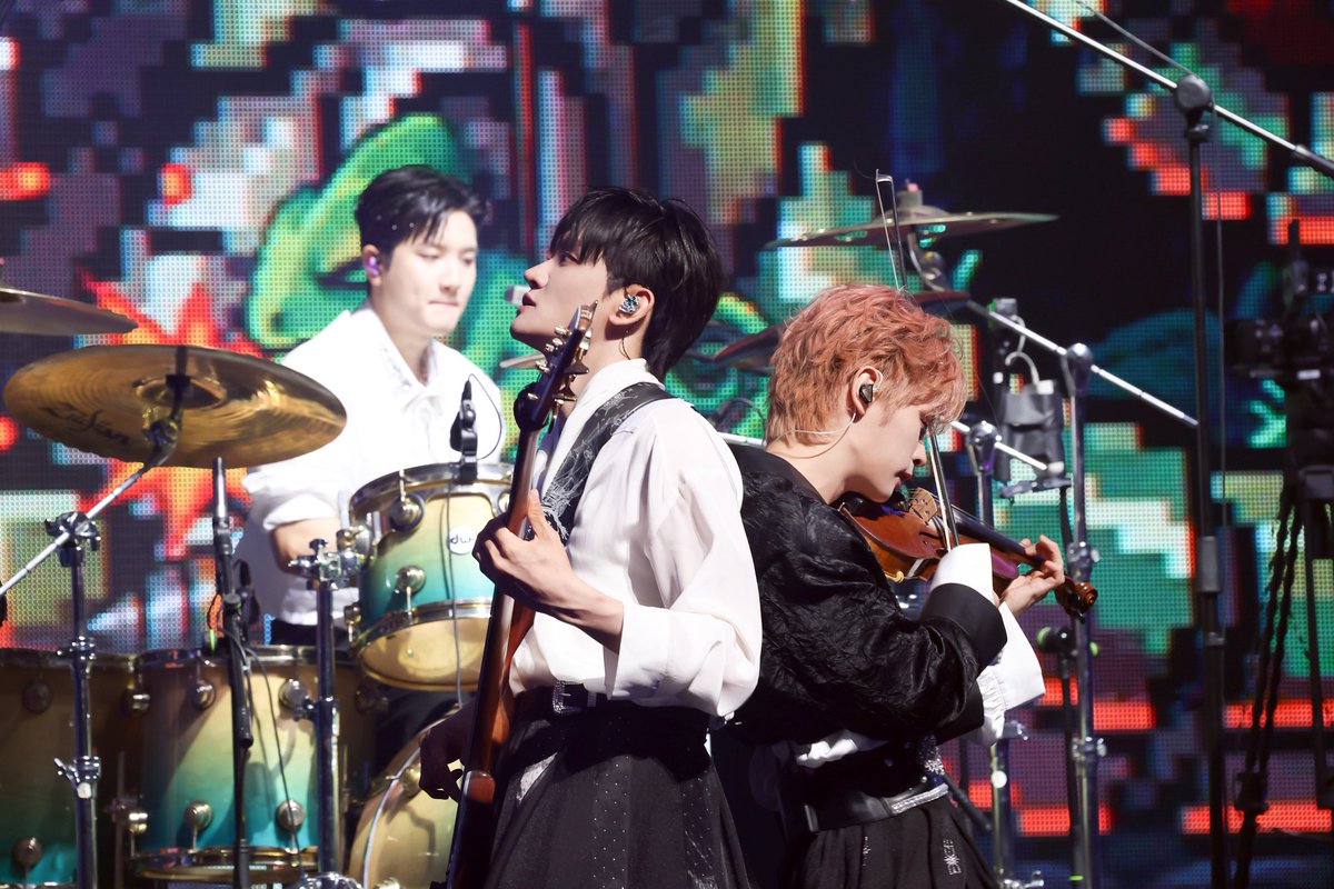 2xpeoy's tweet photo. 이 사진이 홈마가 아니라 공식이라고..? https://t.co/GiHdJHRGcD