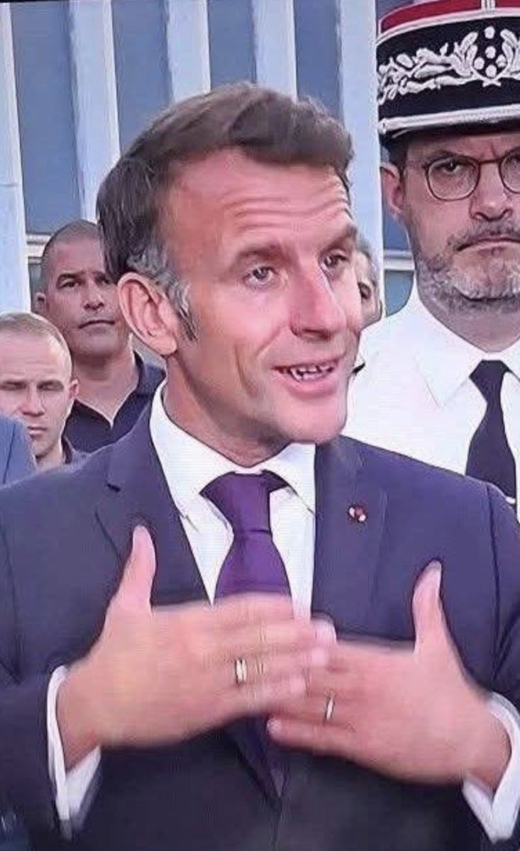 🇫🇷One tweet media