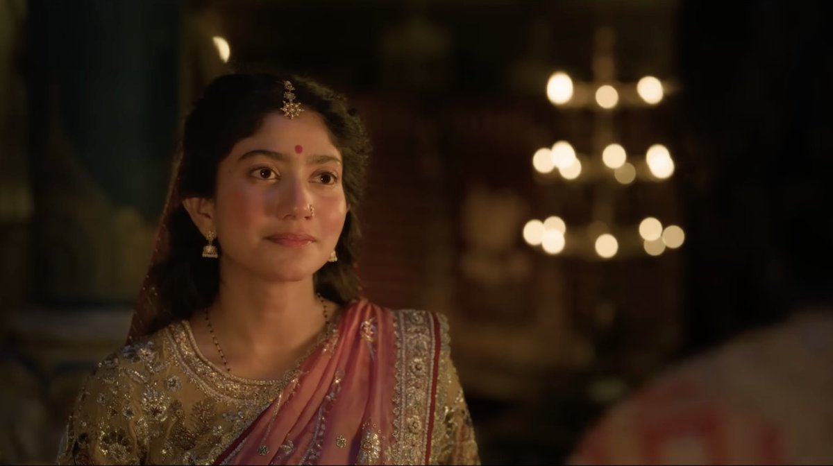 crazy__shikhu's tweet photo. I only have one question about presentation of Maa Sita by Sai Pallavi 

Blush on face in Treta Yuga how ??

#Ramayana https://t.co/PPPriy9cta