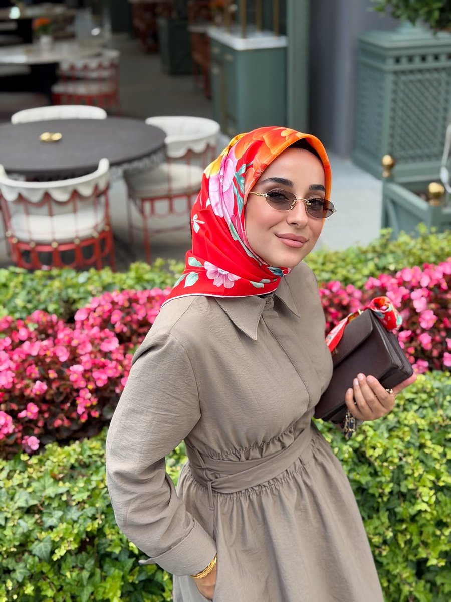 narinyildi6's tweet photo. "Bugün gülümsemek, gelişmek ve güzel anılar biriktirmek için yeni bir fırsat. Harika bir gün geçirin!" https://t.co/fiR5hUr7UF