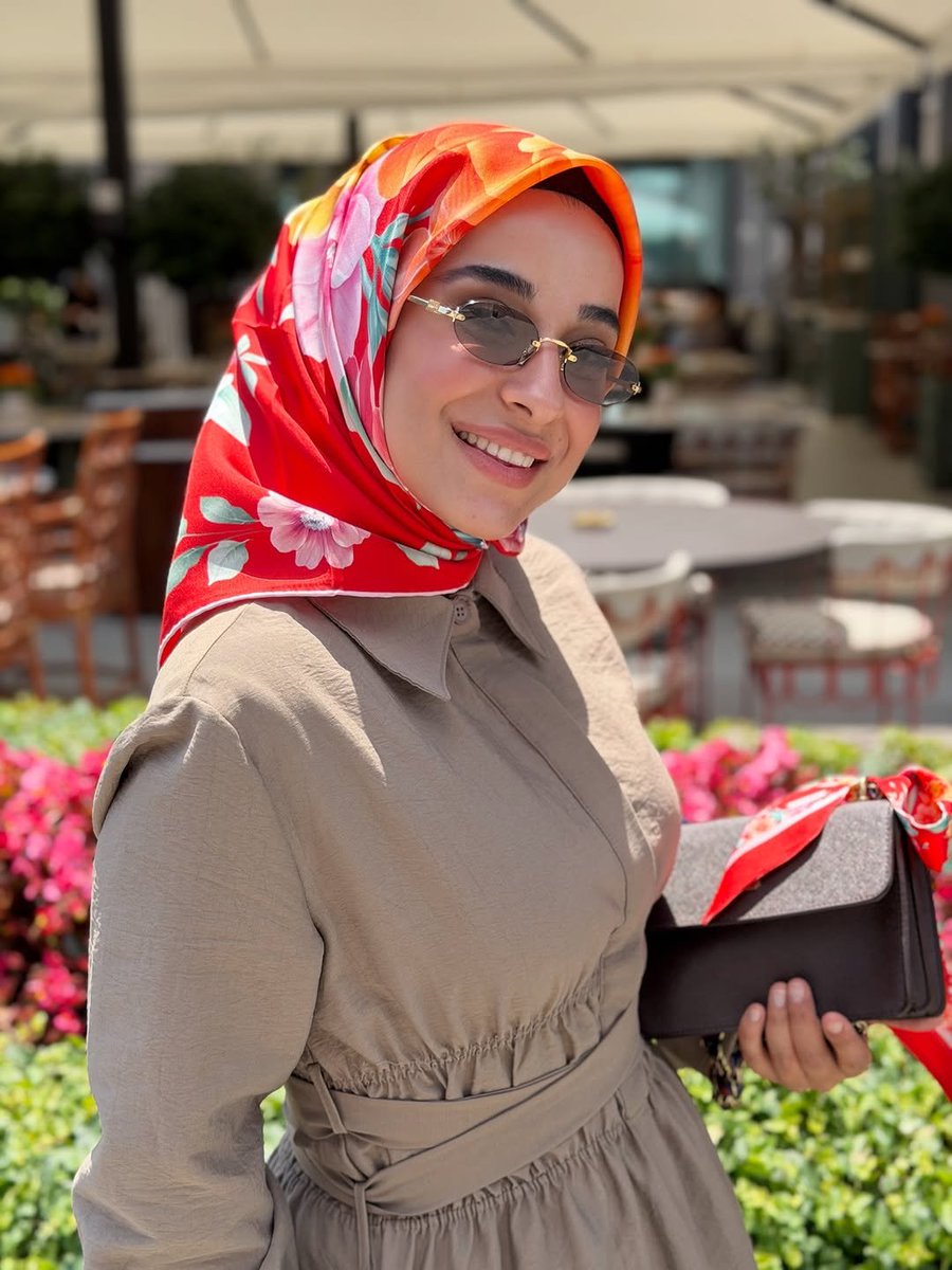 narinyildi6's tweet photo. "Bugün gülümsemek, gelişmek ve güzel anılar biriktirmek için yeni bir fırsat. Harika bir gün geçirin!" https://t.co/fiR5hUr7UF
