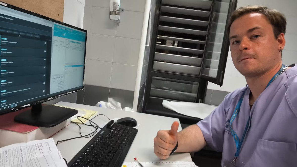 redaccionmedica's tweet photo. 💡El #MIR que ideó una app para 'sobrevivir' a las #Guardias: "Tener una chuleta marca la diferencia"

➡️Alejandro Martínez explica cómo esta aplicación gratuita, que funciona sin conexión, reúne recursos clínicos para facilitar la toma de decisiones.

Te lo contamos todo➡️https://t.co/OZKtOz7EU1