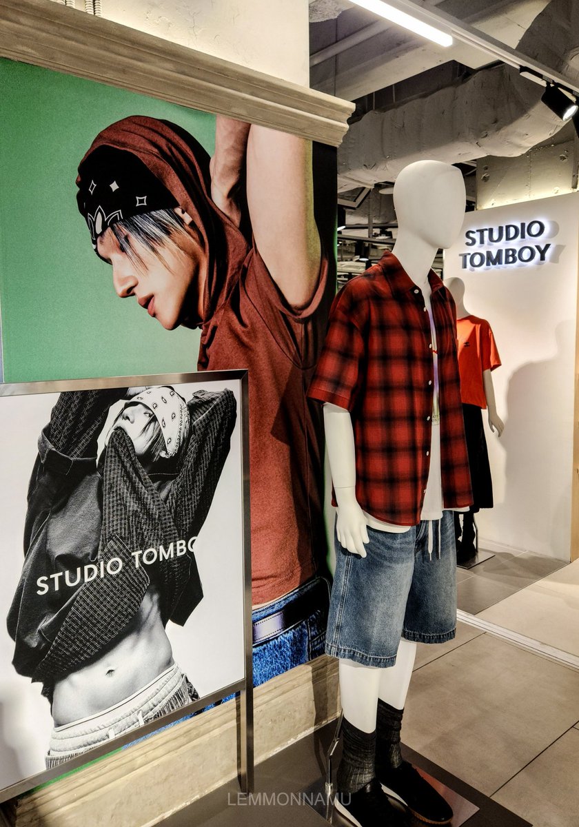 lemmonnamu's tweet photo. Came to watch Spider-Man and checked Studio Tomboy store! They also had big WOOYOUNG banner and stand inside the store 🤍 

📍 스튜디오톰보이 신세계백화점 타임스퀘어점

#우영 #정우영 #영부인로그 
#ATEEZ #에이티즈 #WOOYOUNG https://t.co/qcbBndLfoT