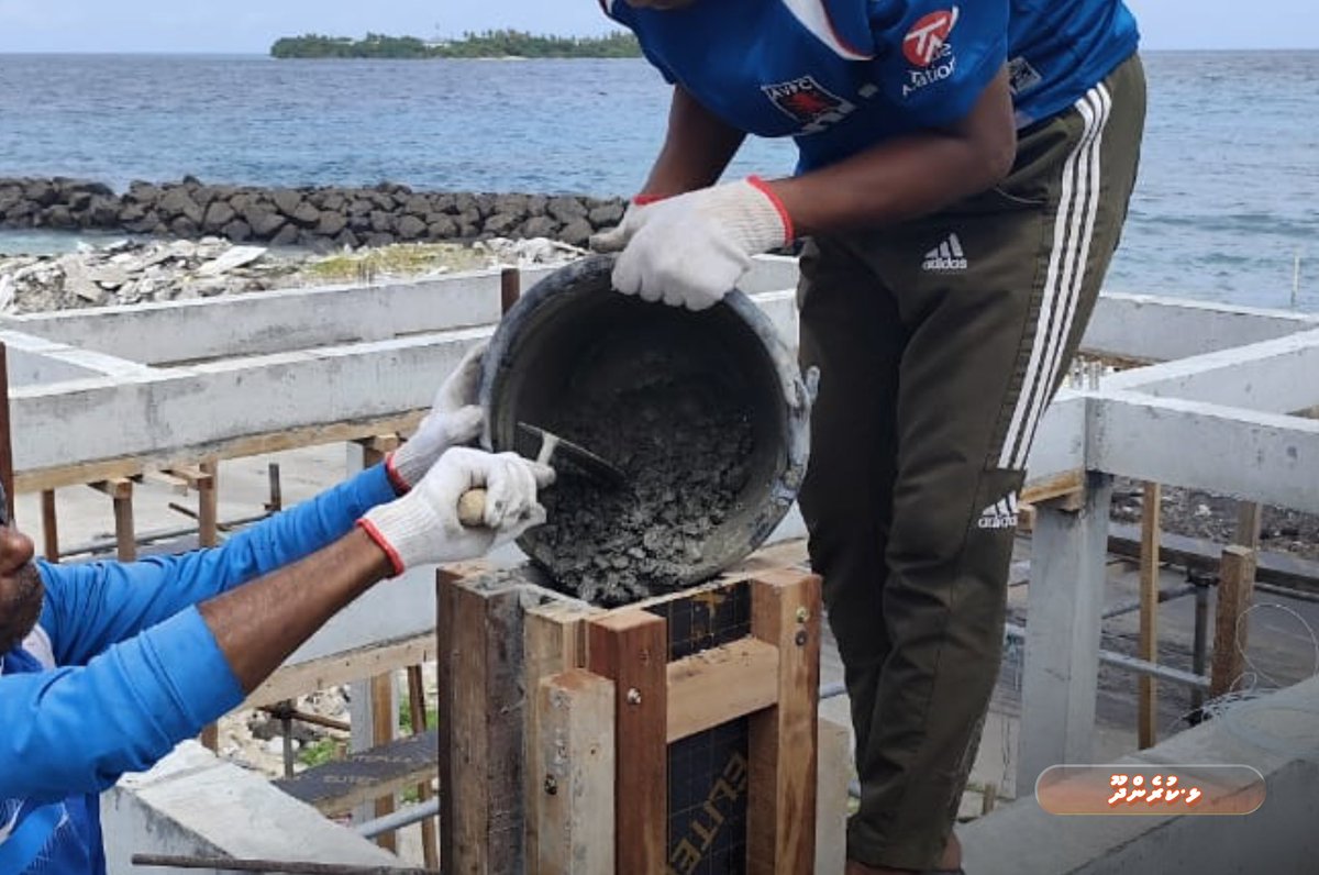 rdcmaldives's tweet photo. ޕަބްލިކް ސެކްޓަރ އިންވެސްޓްމަންޓް ޕްރޮގްރާމްގެ ދަށުން ޅ. ކުރެންދޫގައި ޤާއިމުކުރާ ވޭސްޓް މެނޭޖްމަންޓް ސެންޓަރުގެ މަސައްކަތްތަކުގެ ތެރެއިން މިވަގުތު ކުރިއަށްދަނީ ކޮލަމް ޝަޓަރިންގގެ މަސައްކަތް.
#TeamRDC https://t.co/qMB0IAlpYd