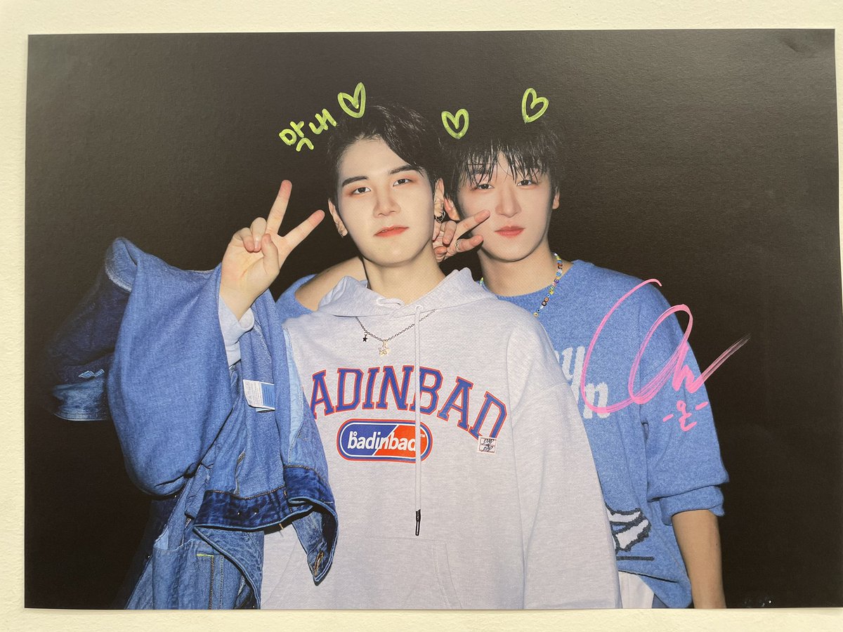 98ll14_'s tweet photo. 4년전 뽀시래기 만듀들끼리 노는 모습이 너뮤 기여웟어요
바닥 미끄러워도 빡세게 추는 사람이 너무 멋잇엇어요 💖제일 잘 나가는 남자 박온💖 댕호감이엿어요 매일매일이 티어 연장 데이

#DIGNITY #디그니티 
#디그니티_2주년_이벤트
#DIGNITY_2nd_ANNIVERSARY https://t.co/sJRWAIa1U3