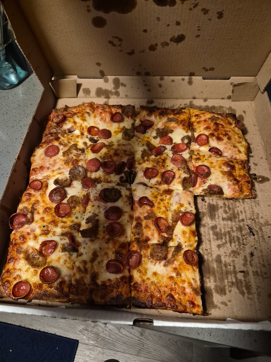 MonMagVT's tweet photo. My emotional support pizza. https://t.co/Sna7pzEDXq