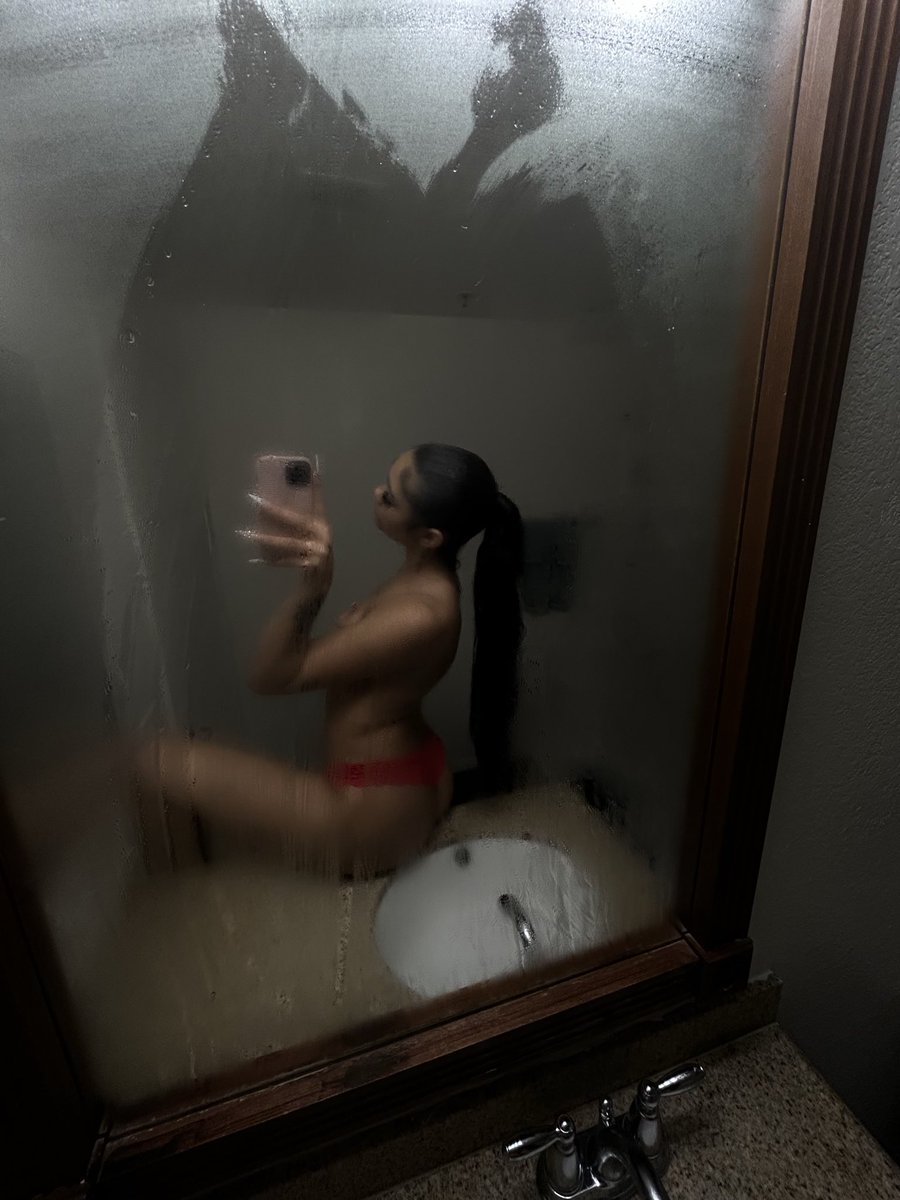 jazlynna18's tweet photo. am i your favorite 🤫 https://t.co/YizY0K5vyq