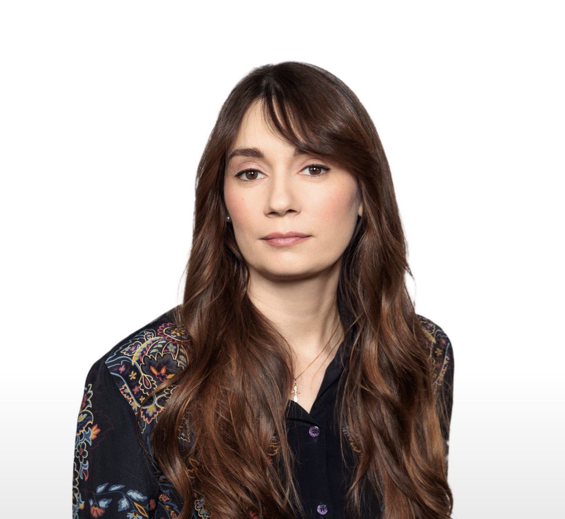 Bruno_Attal_'s tweet photo. Ces 2 femmes ont des OQTF.

La première sera expulsée car elle n’a pas la même opinion sur la guerre.

La seconde assassinera une fillette qui s’appelait Lola et ne sera jamais expulsée. https://t.co/o53Te2lXel