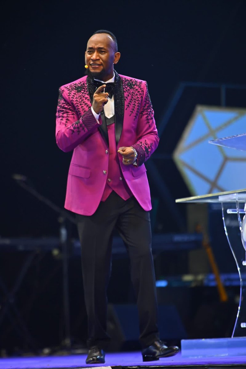 TumwineJon38500's tweet photo. The Most Valuable place you can be is THE HOUSE OF GOD

👉 Psalms 84:10 For a day in thy courts [is] better than a thousand elsewhere 

#ProphetElvisMbonye https://t.co/NYk5CLbtEg
