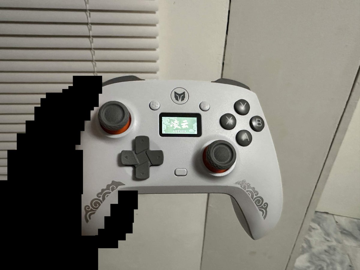 Lexa_Nehr's tweet photo. got a controller with a fucking screen on it https://t.co/ZZ9jITV17F