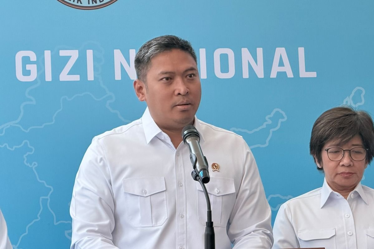 LambeSahamjja's tweet photo. usai tutup 833 SPPG nakal, pemerintah akan buka 13.000 SPPG baru :
- dari sekitar 13.000 titik sppg yang udah disiapin
- prioritas dibuka dulu di wilayah dengan angka stunting tinggi, terutama papua pegunungan, papua, dan ntt
- menko pangan zulhas bilang wilayah prioritas itu ditargetin selesai dalam 1 bulan
- sisanya (yang lokasinya di sumatera, jawa, dan daerah 3t lain) butuh waktu sampai 2 bulan
- di bulan ke 3 harusnya semua udah beroperasi