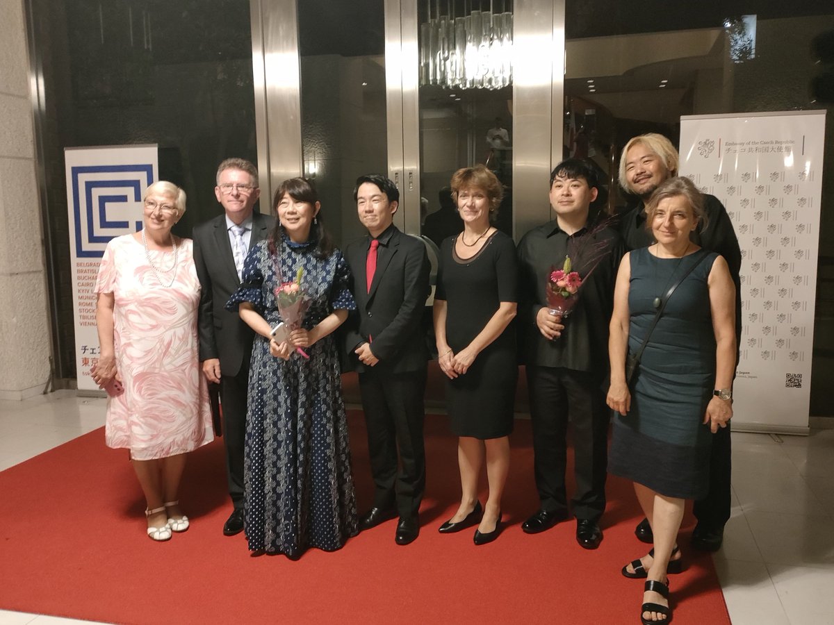 Czechia_JP's tweet photo. ✨🎼Dne 29. 7. se v prostorách České ambasády v Tokiu, uskutečnil koncert "Jablúčko a sakura". 🍎🌸 Tato akce je ve spolupráci s Českým Centrem Tokio @CzechTokyo pořádána již 21. rokem a každoročně přináší hudbu od českých 🇨🇿 skladatelů jako jsou Janáček, Dvořák nebo Martinů. https://t.co/RUYUxvtYlA