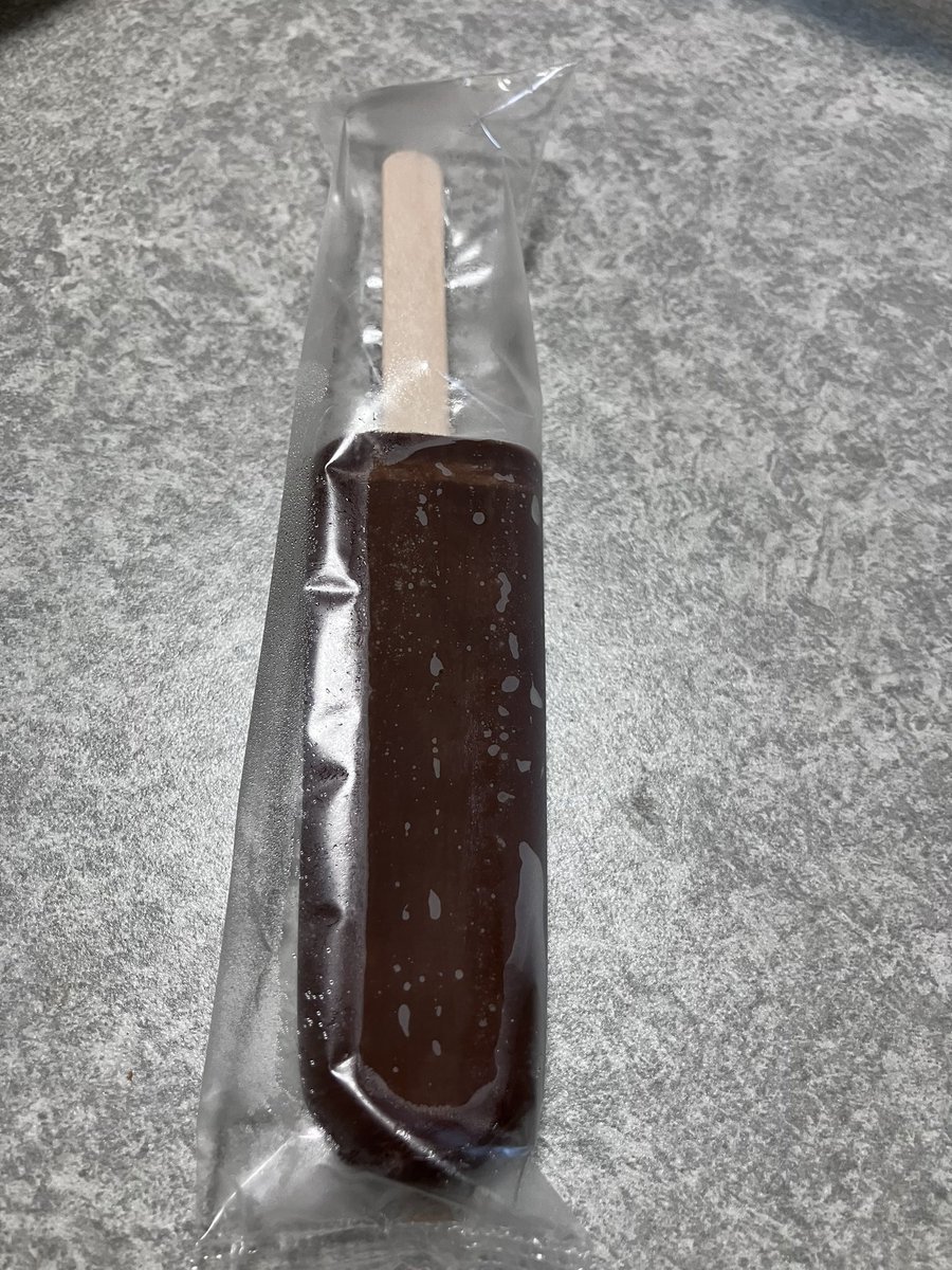 TabiTakoSTZ's tweet photo. コーヒーとアイスでのんびりー。

連休なんだがワンフェス後のマネー不足でツーリングなし。

まあ…本音は気温が…。
さすがにデスマーチ的なツーリングは数年前で懲りた。 https://t.co/zAscnDucjx