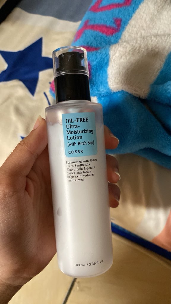 thiscunaaaa's tweet photo. wts moisturaizer cosrx 150k boleh nego bisa oyen ya dijual karena ga cocok di kulit https://t.co/TOf9KBA8iV