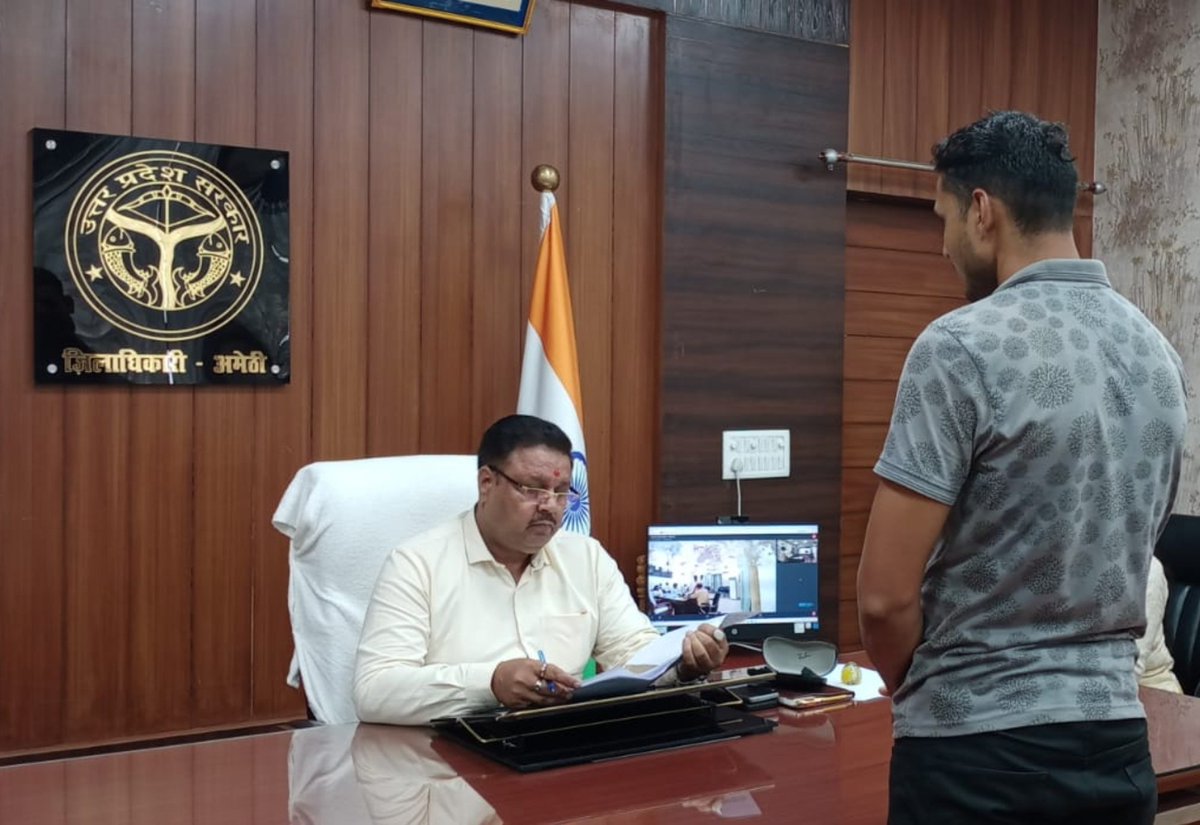 DmAmethi's tweet photo. आज दिनांक 30.07.2026 को कलेक्ट्रेट कार्यालय में जनसुनवाई के दौरान जनसामान्य की शिकायतों को सुनकर संबंधित अधिकारियों को समयबद्ध व गुणवत्तापूर्ण निस्तारण सुनिश्चित करने के निर्देश दिए। https://t.co/X1qwlIa7Go