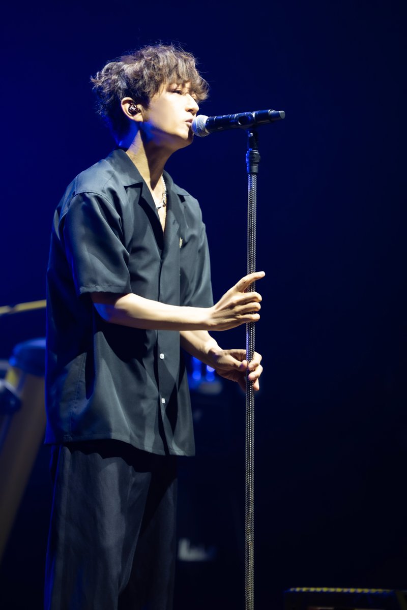 barks_news's tweet photo. 【ライヴレポート】TETSUYA (L'Arc-en-Ciel)、＜25th ANNIVERSARY LIVE＞に軌跡の演出と極上のバンドサウンド「いいね、音楽って」

https://t.co/QXmpwF8nKw https://t.co/KaHRzEeGzk