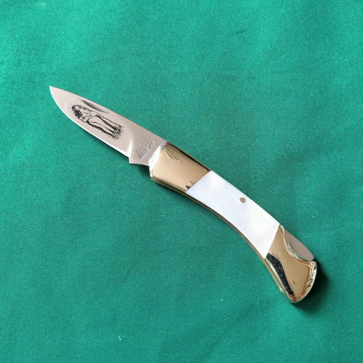 hamonoya's tweet photo. フロストカトラリー【THE FOX】8,800円(税込)白蝶貝 刃長4cmナイフ収納時7cm
#knife#キャンプ#防災#Japanesecutlery#包丁#研ぎ直し#刃物の政豊 https://t.co/dgyJIGkqJu