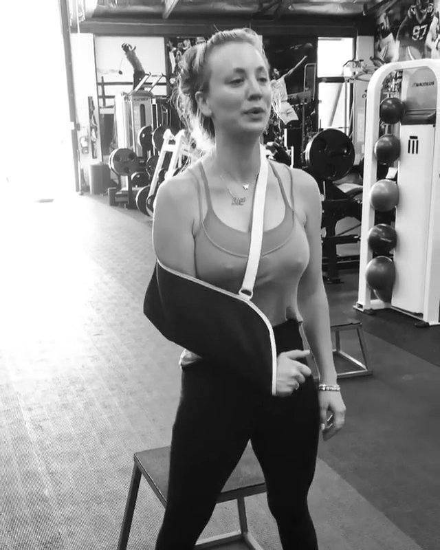 Kaley Cuoco tweet media