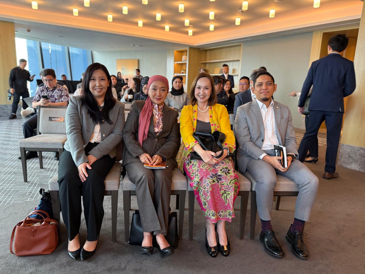 Invest_Johor's tweet photo. 𝗜𝗡𝗩𝗘𝗦𝗧 𝗝𝗢𝗛𝗢𝗥 𝗔𝗧 𝗧𝗛𝗘 𝗕𝗟𝗢𝗢𝗠𝗕𝗘𝗥𝗚 𝗙𝗢𝗥𝗨𝗠 𝗙𝗢𝗥 𝗜𝗡𝗩𝗘𝗦𝗧𝗠𝗘𝗡𝗧 𝗠𝗔𝗡𝗔𝗚𝗘𝗥𝗦 𝟮𝟬𝟮𝟲

https://t.co/FPQw3cYT4s https://t.co/hXE1mUWwsq