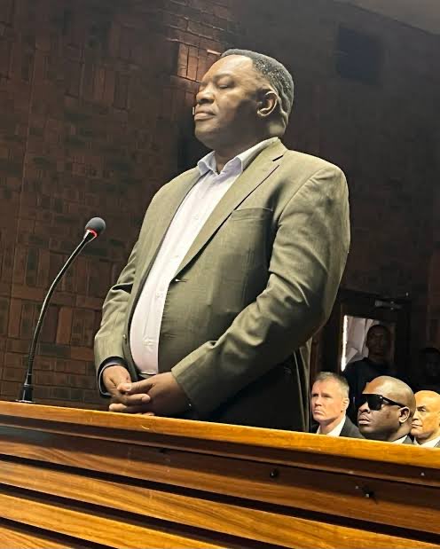 Sunflowerreal's tweet photo. The most painful picture of Ntate Masemola ,they really did you dirty my General I hope you are in a good space mentally 🫶🏿.
#MadlangaCommission https://t.co/zNCnFGWN5h