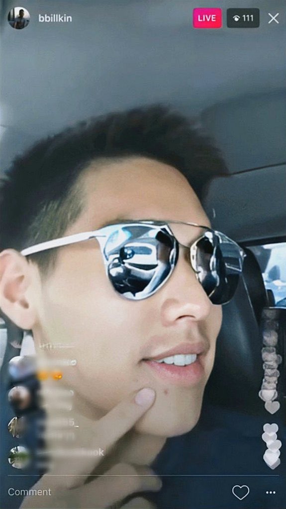 mycutiesbp's tweet photo. 2 รุปนี้โครตเว่ออะ บิวกิ้นถ่ายรูปออกมาในแว่นยังสะท้อนเปนเงาพีพี เดสทินี่ทำงานมานานละหนิ https://t.co/unmxJPnBtI