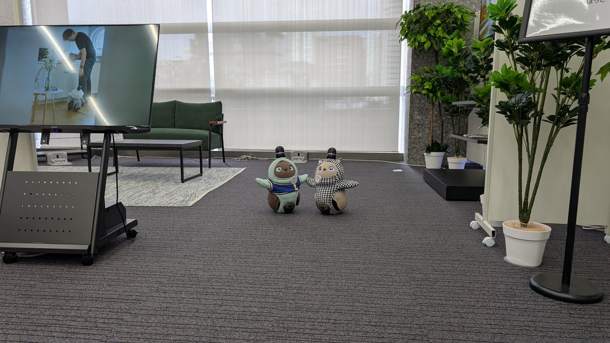 mirairobosquare's tweet photo. #8月8日はLOVOTの日 、当館にLOVOTたちが大集合します🤖あなたの"推し"、見つけに来ませんか？  
予約不要・入場無料です！お気軽にどうぞ📷
#LOVOT
#RobotCommunityDay
#MIRAIROBOSQUARE https://t.co/vmWXFOfqLq
