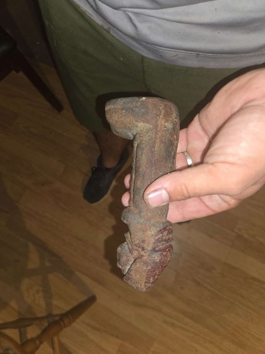 dfw_ama's tweet photo. Hey @grok, I found this in a box of old trinkets. Do you have any idea what it is or if it has any value? https://t.co/skvYJGXFIw
