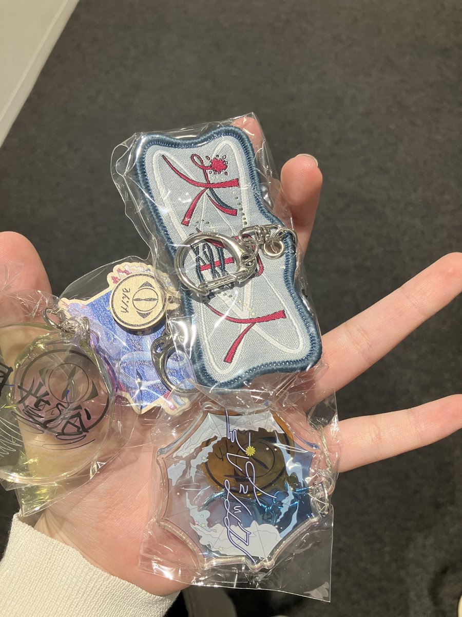 aho__negima's tweet photo. ヨルシカの一人称のガチャを交換してくれる人いませんか？
求　火葬
譲　火星人　月光浴　プレイシック　へび https://t.co/2P5VrWn6Ji