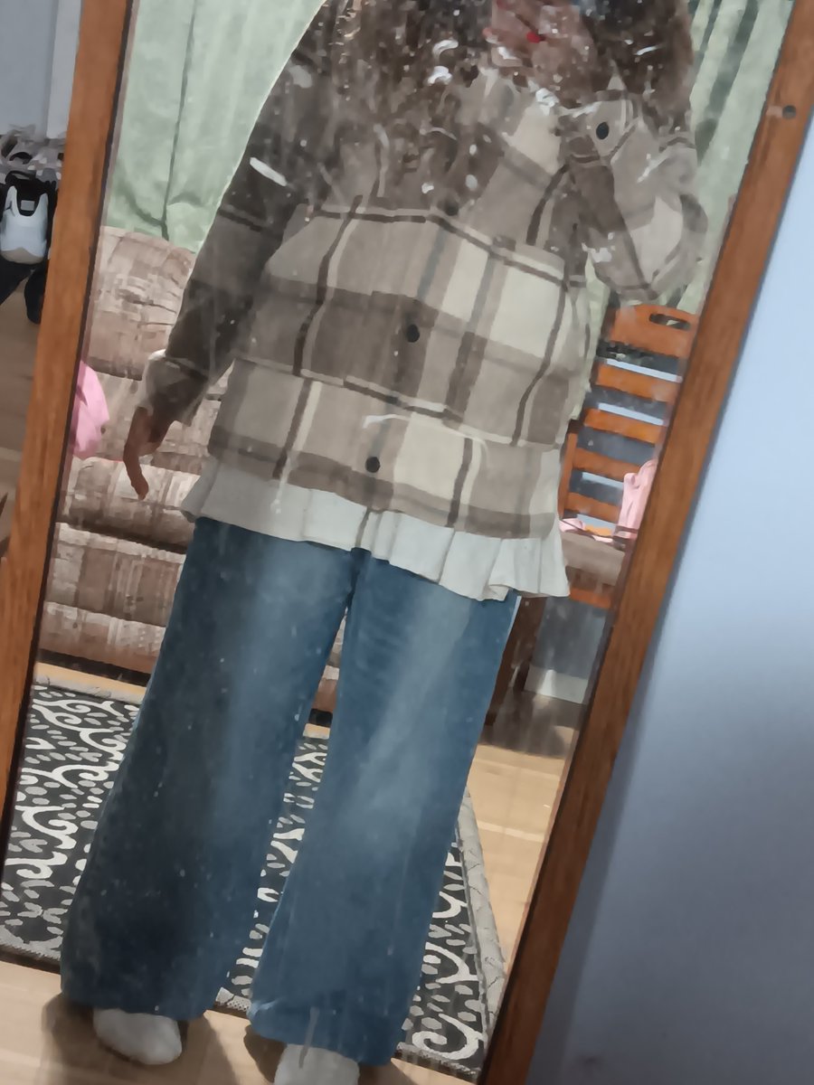cloveraaz's tweet photo. Don't mind the mirror  but is the outfit cute? https://t.co/NjK6TR6Ycu