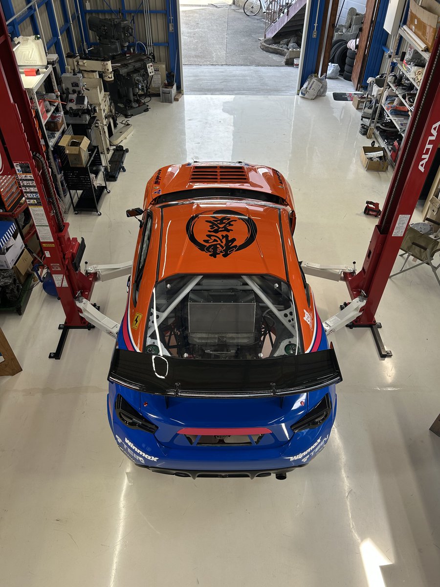 Dirt_DriftGC8's tweet photo. #あなたの86BRZ採点します

ZN6のフロアからを全て切り落としてリアミッドシップ＆センターシート化

EJ25エンジンを搭載し500ps/70kg-m

リアサスペンションをストラット化し、スバルナックルを使うことでPCD114.3

フロントはZN6ハブとR32ハブをニコイチ、わけの分からない軽いブレーキシステムを搭載しPCD114.3

世界に唯一の86パッケージ

 #MR86
 #リアミッドシップ
 #センターシート
