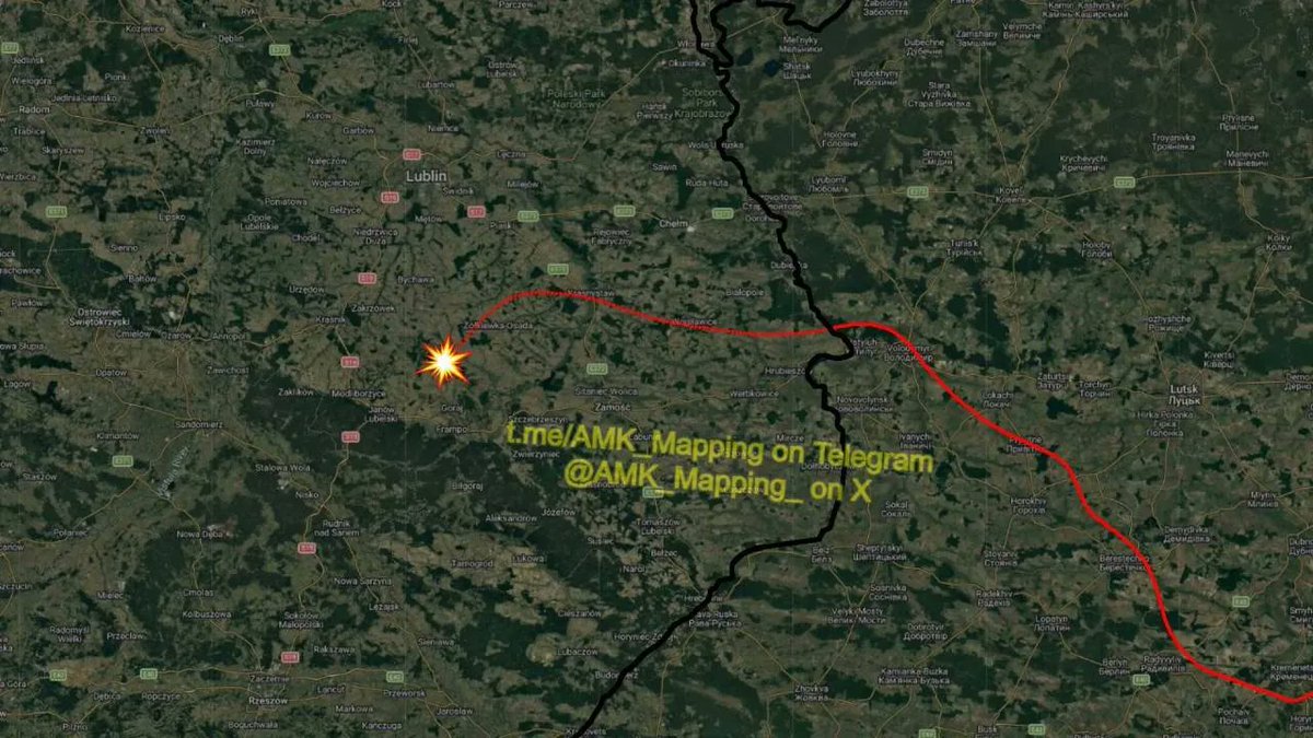 GPtygodnik's tweet photo. ‼️Rosyjska rakieta spadła na Lubelszczyźnie? Potężny huk i 10-metrowy krater ‼️

https://t.co/KICS2J2rgc

#NiezaleznaPL https://t.co/xslU9XXlC0