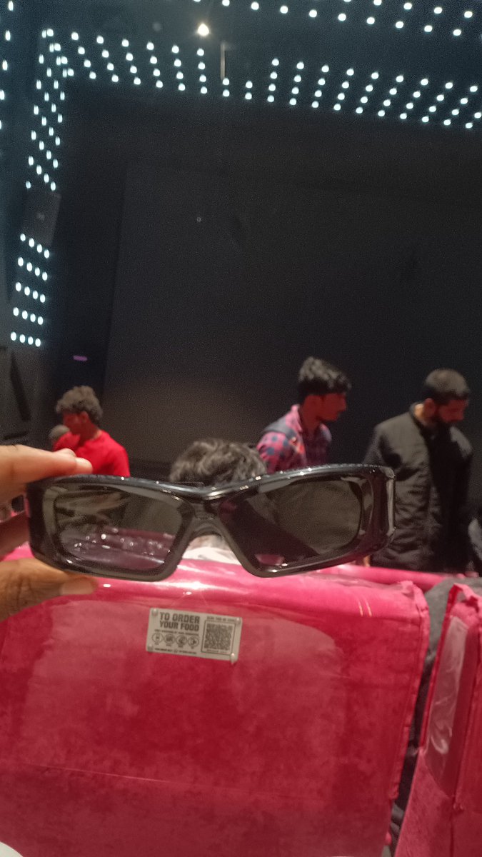 Monu_Beera's tweet photo. Probably the worst 3D... So much flickering throughout the scenes &amp; we can see they layers in 3D scenes. 

No Poster 👎

@_mrchaturvedi @rohithklv @rahool360 https://t.co/EjOHLbfnAM
