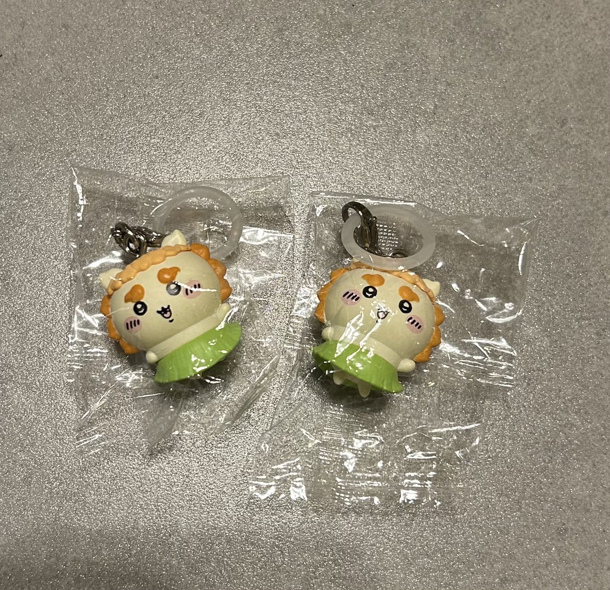 nu_ma_ri's tweet photo. 特典×2、カードシーサー笑笑
シーサーそんなに私のこと好きなんか？🥹 https://t.co/XvFBJ8EplT