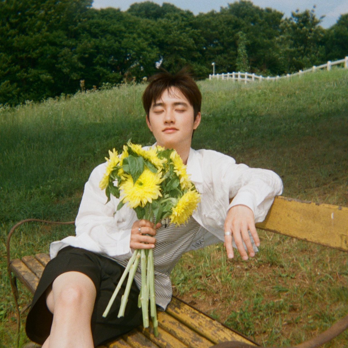 sooobloom's tweet photo. istg kyungsoo really is the most beautiful human being that has the perfect balance of masculine and feminine energy🌻🤍 https://t.co/GDCvXIZX0p