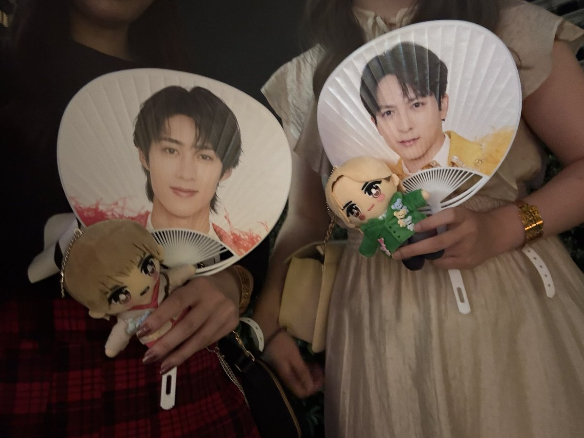 shn53_m's tweet photo. みるきーず感謝祭2026 爆裂ホームパーティー 7/27
恒例のそのじん連番❤️💛
良席引けてカメラに抜かれない表情まで見れて幸せ✨
メンカラツイード衣装可愛いのにバドミントンでみんなすぐ脱いでたの勝負ごと本気部すぎておもしろかった🤭 https://t.co/YR6sSN4MvQ