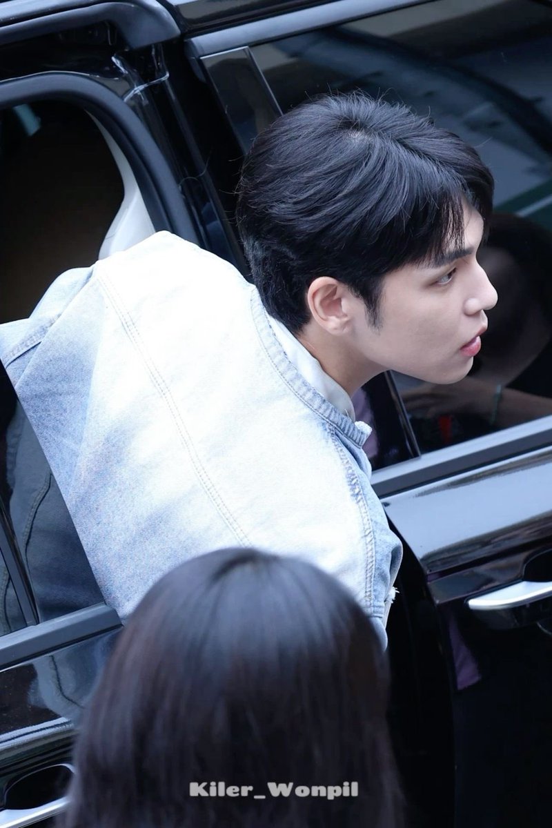 dou_uw's tweet photo. 이 날 진짜 잘생긴 거 아는 사람
ㄴ 저요 https://t.co/Fc48yATj9L