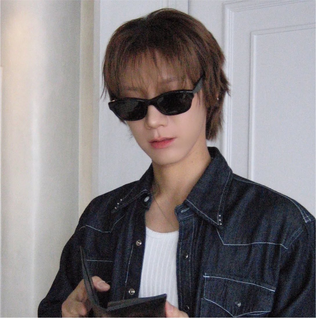 ywnpsk's tweet photo. เตนล์เวลาใส่แว่น ysl ฮีจะกึงๆๆเนาะะะ 5555555555555555555 มันหล่อแต่มันก็แอคว่ะ https://t.co/3SShBJLOfu