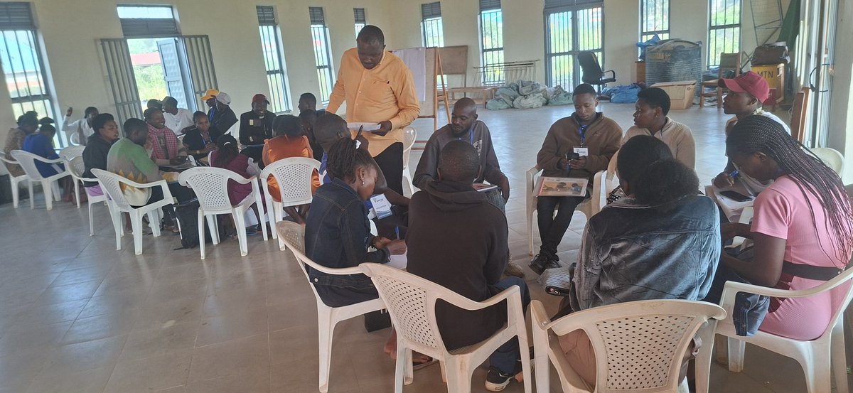 KiVOHE25's tweet photo. The Uwezo - KiVOHE 2006 Foundational Learning Assessment Volunteers training day 4. 

The Groups are discussing the findings of the field practice in Sheema District. https://t.co/gsaQFsKYHB