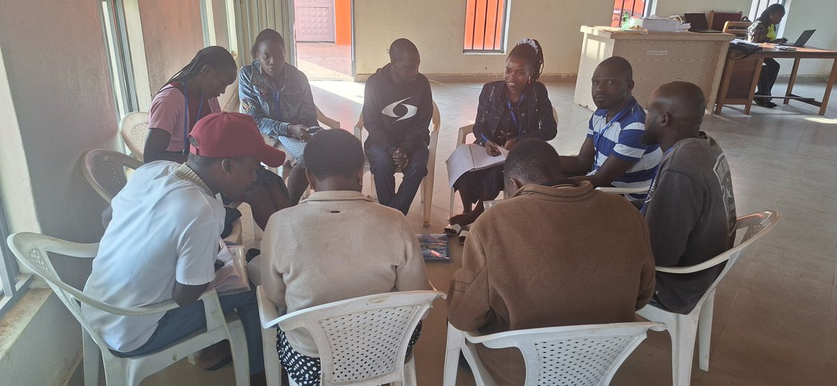 KiVOHE25's tweet photo. The Uwezo - KiVOHE 2006 Foundational Learning Assessment Volunteers training day 4. 

The Groups are discussing the findings of the field practice in Sheema District. https://t.co/gsaQFsKYHB