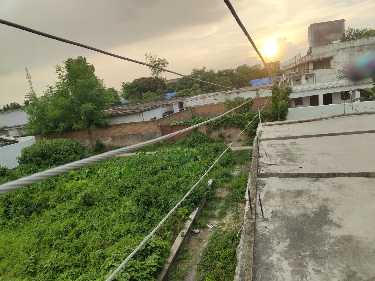 vissinvishal's tweet photo. @SEVA_NBPDCL @EnergyBihar @mlkhattar @CMBiharOffice @CMOfficeBihar This is a serious safety hazard, especially as children regularly play on the rooftops nearby. A tragic accident could happen at any time.
I request the concerned authorities to take immediate action before it's too late. https://t.co/UVm8nJXEnw