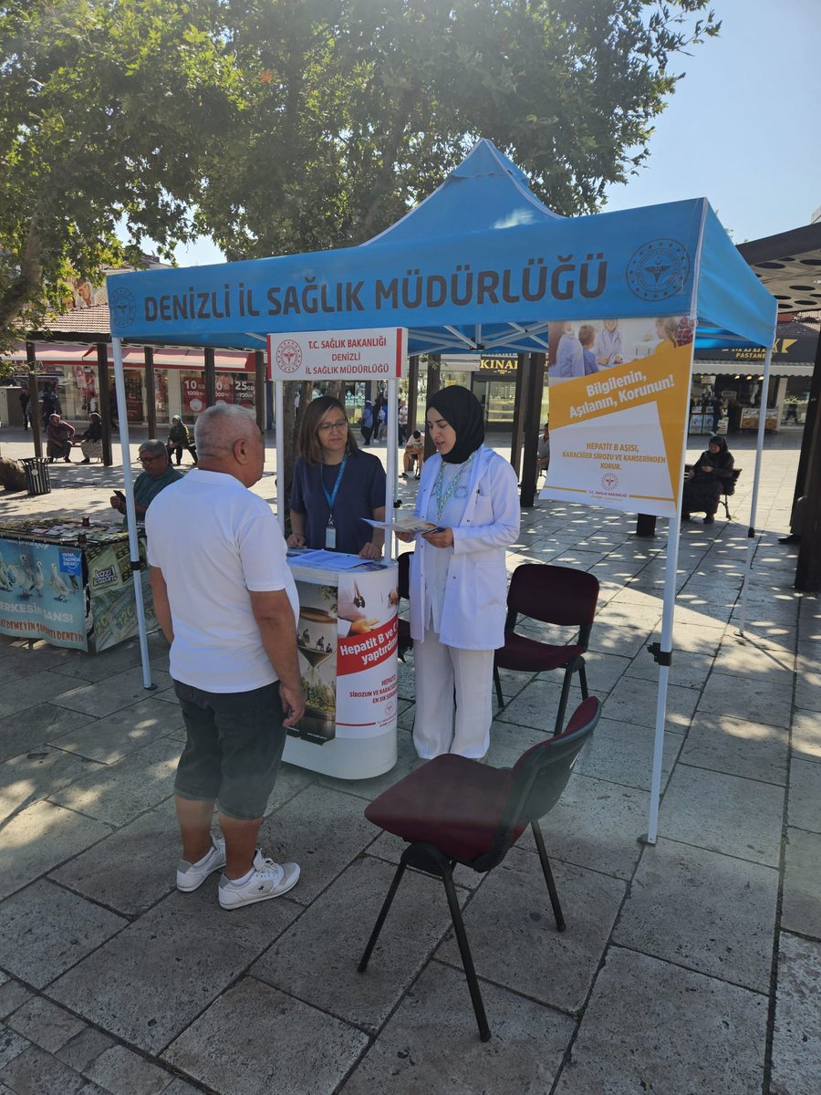 MerkezefendISM's tweet photo. Merkezefendi Sağlıklı Hayat Merkezi tarafından, 28 Temmuz Dünya Viral Hepatit Günü kapsamında viral hepatitlere yönelik toplumsal farkındalığın artırılması amacıyla Bayramyeri meydanında bilgilendirme amaçlı stant kuruldu.
#DünyaHepatitGünü
#Denizli
#Denizliism https://t.co/AVJhjYw9cn