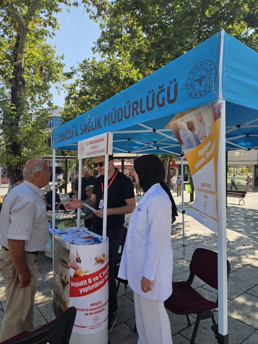MerkezefendISM's tweet photo. Merkezefendi Sağlıklı Hayat Merkezi tarafından, 28 Temmuz Dünya Viral Hepatit Günü kapsamında viral hepatitlere yönelik toplumsal farkındalığın artırılması amacıyla Bayramyeri meydanında bilgilendirme amaçlı stant kuruldu.
#DünyaHepatitGünü
#Denizli
#Denizliism https://t.co/AVJhjYw9cn