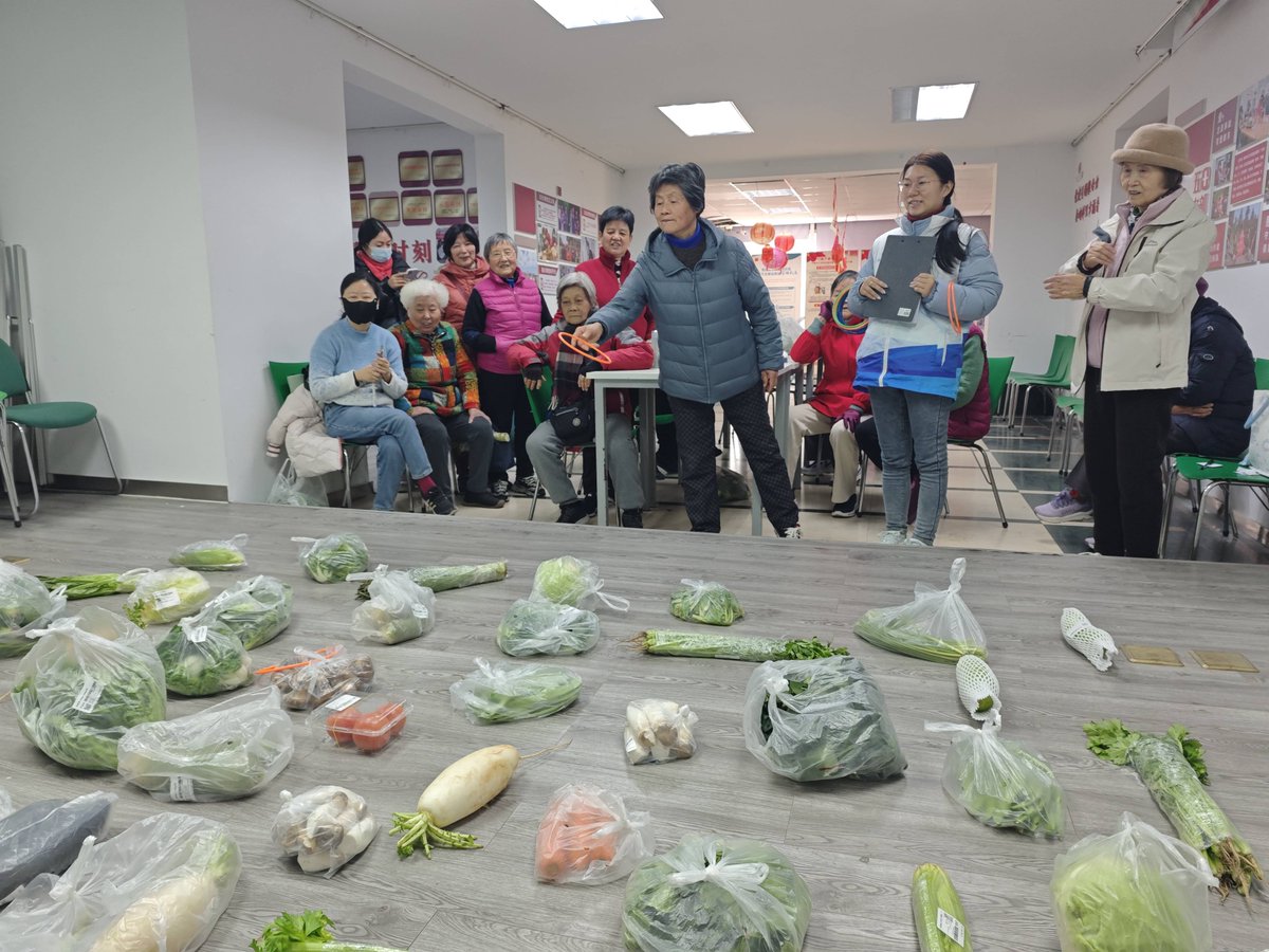 DelFerranjjk's tweet photo. Hey neighbors! Join our free community garden planting this Saturday 10AM at Oak Park. Bring gardening gloves and snacks to share—let’s grow greens together! https://t.co/bGYjdSg36K