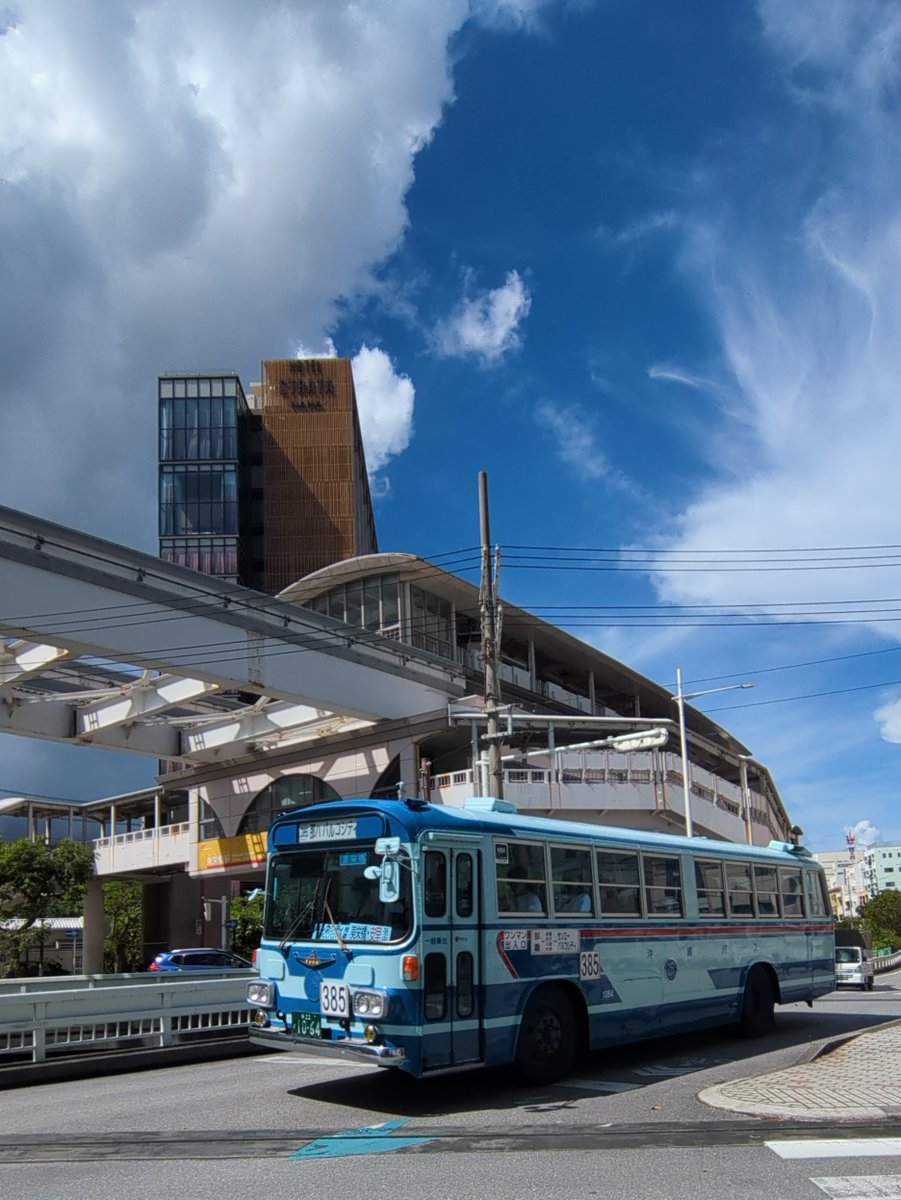 okinawa_bus's tweet photo. 【#沖縄バス/メッセージ】

本日、特別運行した「ナナサンマルバス」🚌💨
たくさんの方にご乗車いただき、ありがとうございます✨

車内に響く昔ながらのエンジン音やレトロな座席の雰囲気、楽しんでいただけましたか？

みなさまにとって、素敵な思い出のひとときになっていますように…。 https://t.co/hb0rkv3luQ