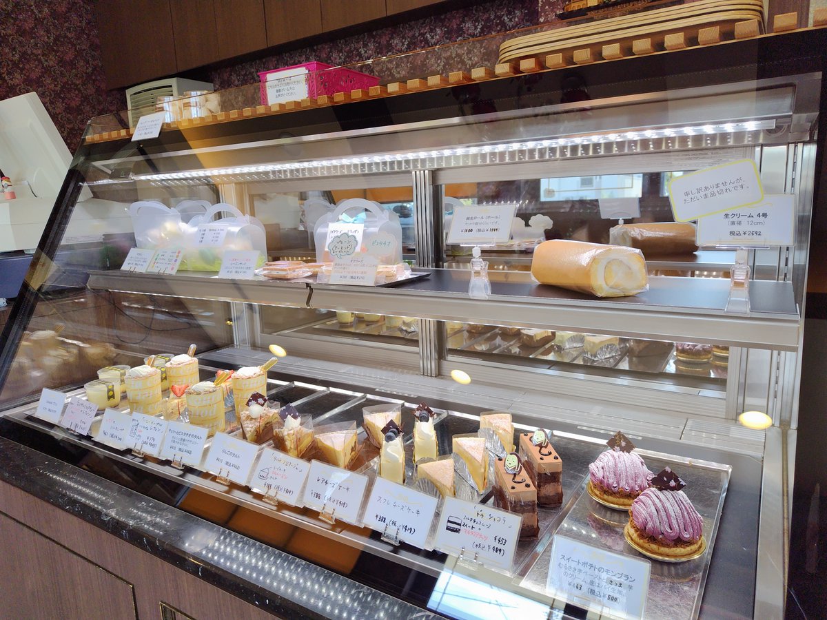 Comachist's tweet photo. 本日営業してをります。が、
相変わらず暑くアイス日和ですねぇ～🍦
あと梅干しの日だそーで。梅味のスナック菓子があると気になっちゃいます。熱中症対策にもよいですね♪🔴 https://t.co/fRP3AkWAxV
