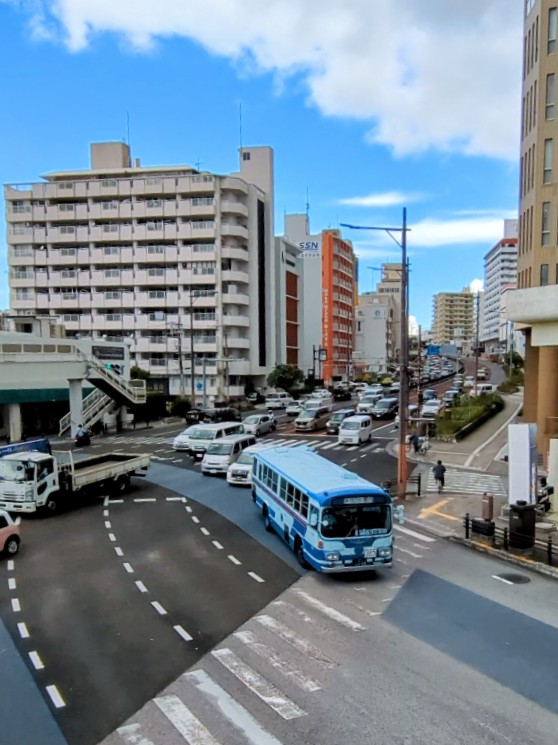 okinawa_bus's tweet photo. 【#沖縄バス/メッセージ】

本日、特別運行した「ナナサンマルバス」🚌💨
たくさんの方にご乗車いただき、ありがとうございます✨

車内に響く昔ながらのエンジン音やレトロな座席の雰囲気、楽しんでいただけましたか？

みなさまにとって、素敵な思い出のひとときになっていますように…。 https://t.co/hb0rkv3luQ