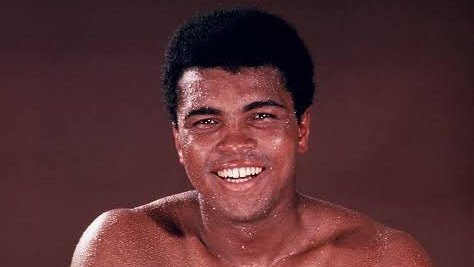 TurkMedyaAjansi's tweet photo. Ünlü Boksör Muhammed Ali ;

“Allah'tan Zenginlik İstedim, Ama 
O Bana İslam'ı Verdi..” https://t.co/XVM1uWuIZ5