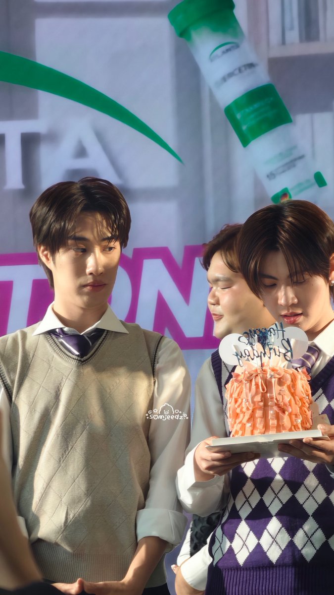 kodtypeloei's tweet photo. พี่เติ้มอย่าพึ่งแย่งน้องหนึ่มเป่าเทียนสิคับลูก

ATLANTA TFO BOOK EXPO26
#ATLANTATFOxงานมหกรรมนิยายนานาชาติ2026 https://t.co/Lo7nxFnBgs