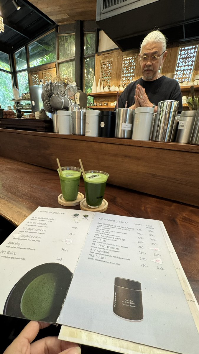 iamkoyjung's tweet photo. 🍃☕️แนะนำร้าน“ตามใจคาเฟ่“หรื“ลุงชงชา”แถวห้วยขวาง ร้านคาเฟ่ในสวนบรรยากาศดีชิลล์ๆมีพื้นที่สีเขียวกว้างขวางมาก มีเสิร์ฟทั้งอาหารคาวจานเดียว/ ขนมเค้ก/กาแฟ/น้ำผลไม้/ชาจีนและชาเขียวมัจฉะหายากมีทุกแนวทุกโทนสามารถสอบถามคุณลุงแนะนำเรื่องชาได้คุยเพลินมาก มีเอ้าท์ดอร์และห้องแอร์ด้วย🍵🥰🍰 https://t.co/udv96o2zaB