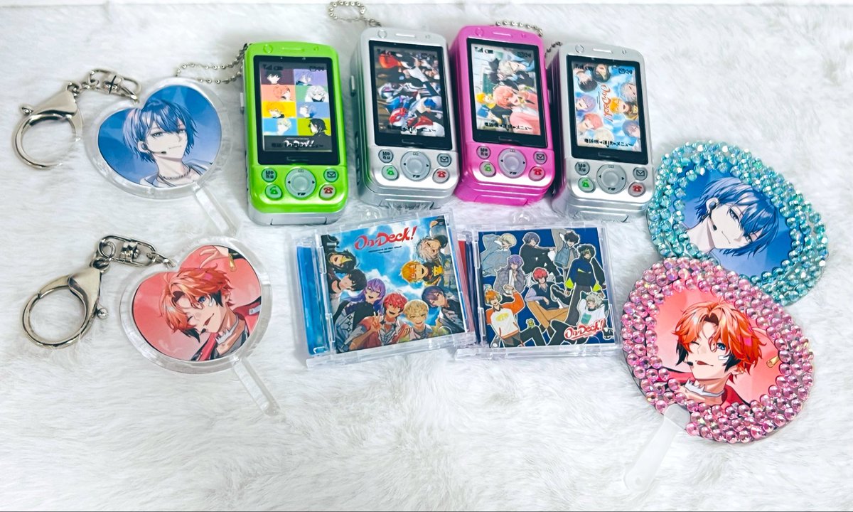 k_btis's tweet photo. セリアのCDケース風キーホルダーで、ぱぺサイズのミニアルバム作ってみた。中身も良い感じに出来てる、はず…多分😉
ミニサイズいっぱい作ったなぁ。 https://t.co/yYQZJqA0b1